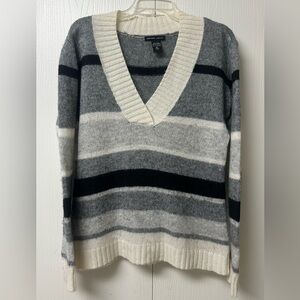 New York & Company Gray Stripy Knit Sweater Size XL